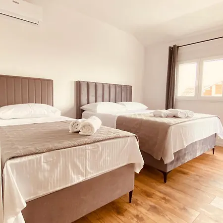 West Апартаменти