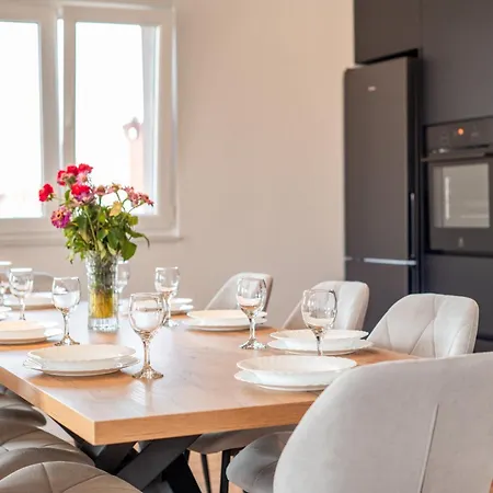 アパート West ザダル