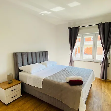 West アパート ザダル