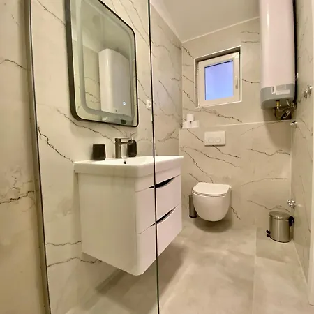 West アパート ザダル